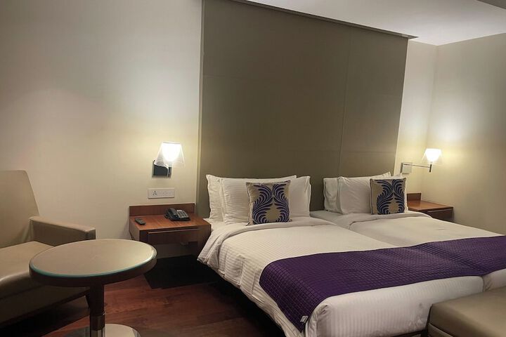 Room 25 of 97