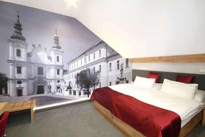 Room 4 of 52