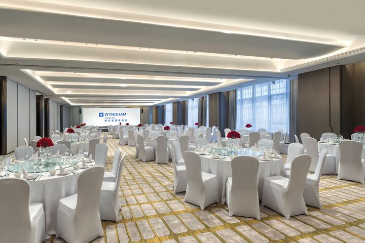 Ballroom/Hall 77 of 92
