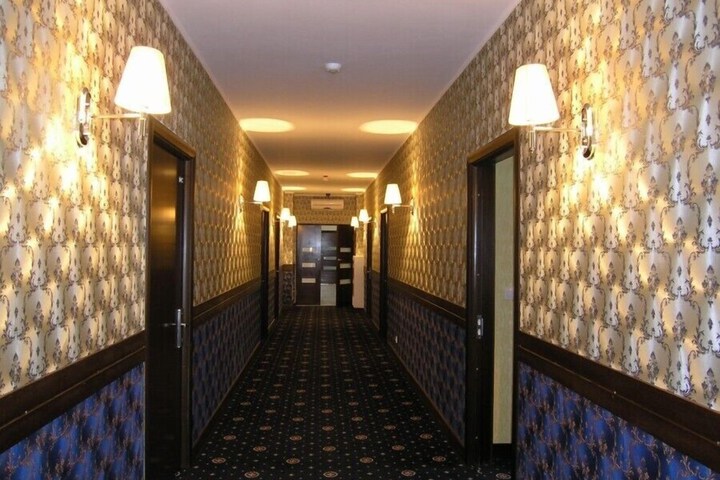 Ballroom/Hall 9 of 11
