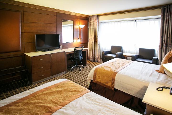 Luxury 2 Double Beds (1 of 6)