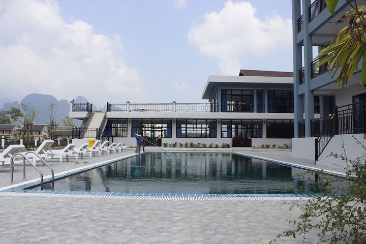 Pool 24 of 34