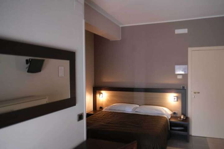 Room 18 of 74