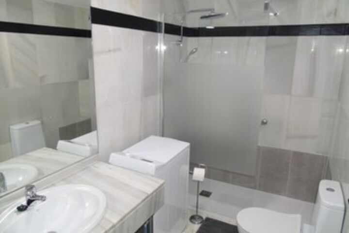 Room 2 of 22