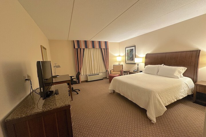 Room 6 of 28