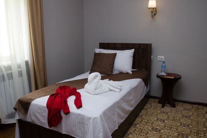 Room 27 of 46