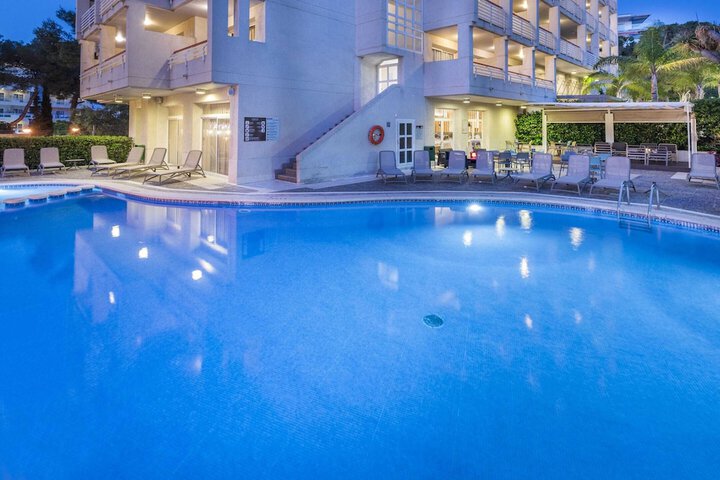 Hotel Pool