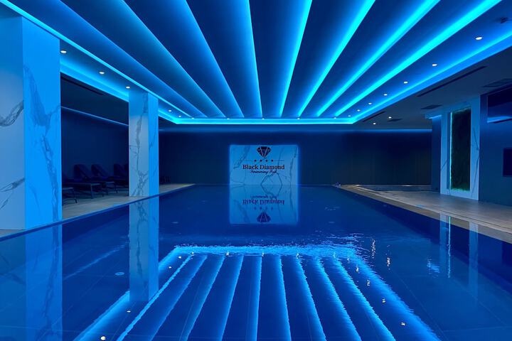 Pool 10 of 21