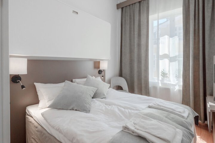 Room 4 of 42