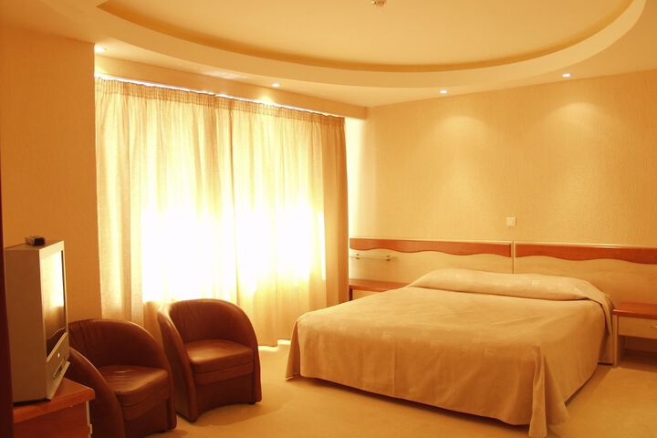 Room 4 of 32
