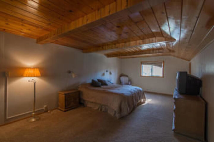 Room 6 of 15