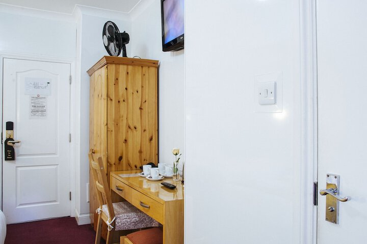 Room 43 of 90