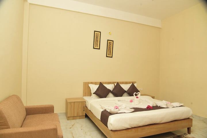 Room 10 of 16