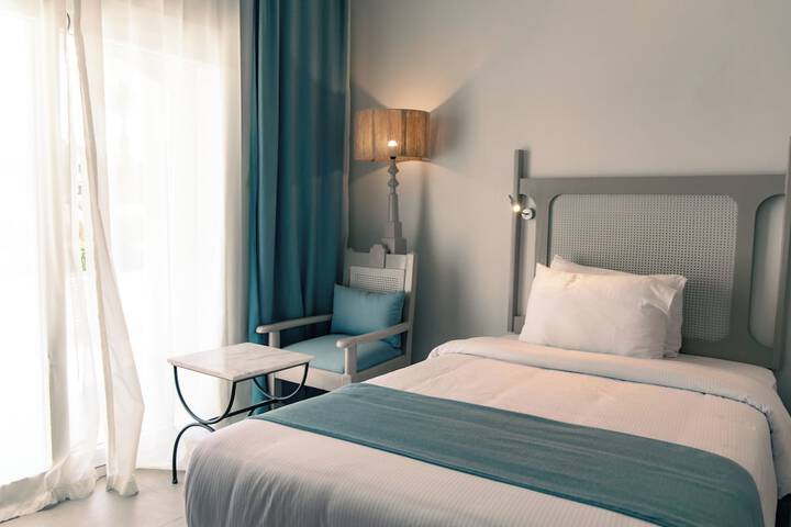 Room 34 of 140