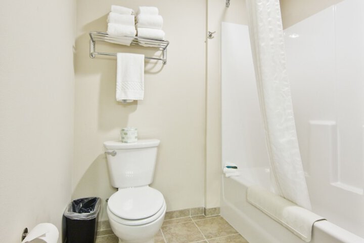 Single King Suite (3 of 8)