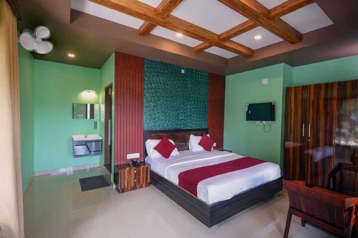 Room 4 of 77