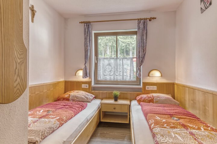 Room 3 of 27