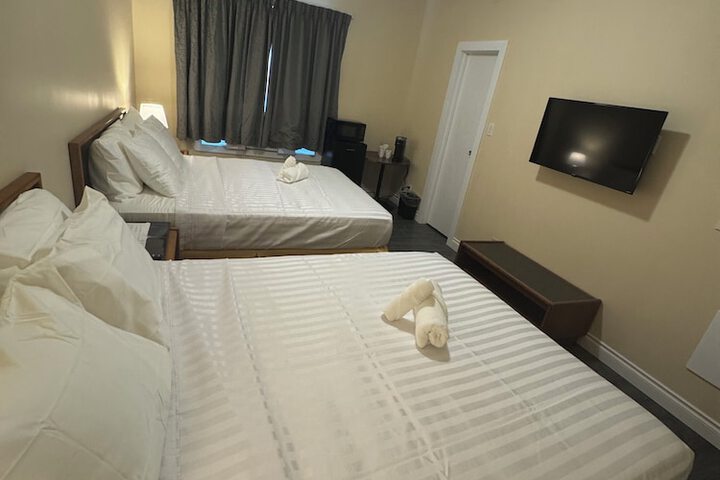 Room 8 of 36