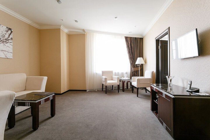 Room 11 of 93