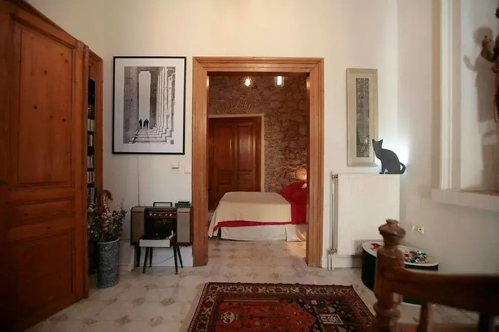 Room 4 of 16