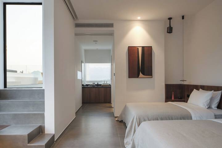 Room 56 of 331