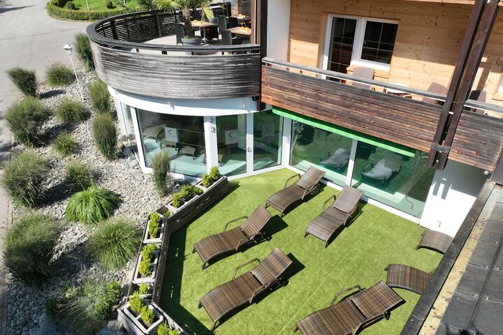 Sundeck 81 of 96