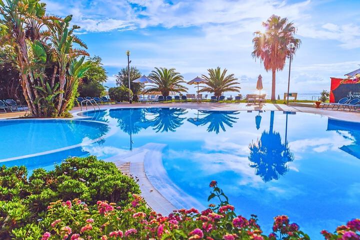 Hotel Pool