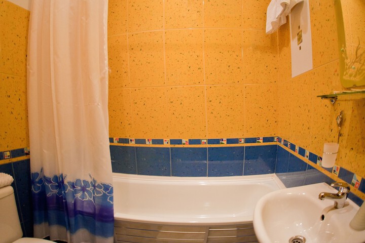 Deep soaking bathtub