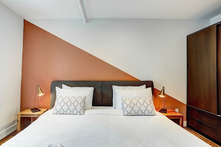 Room 25 of 104