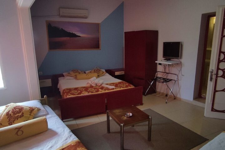 Room 24 of 35