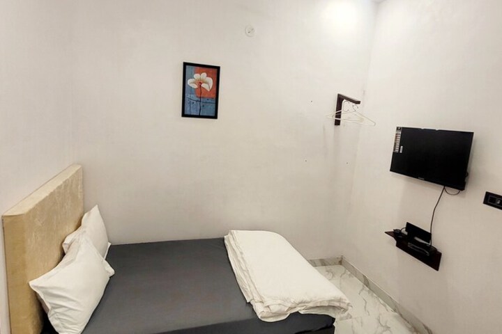 Room 6 of 34