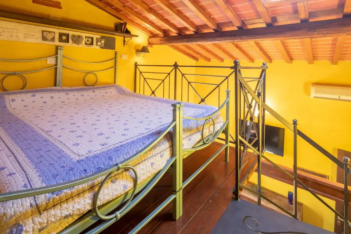 Room 6 of 13