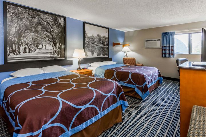 2 Double Beds (4 of 6)