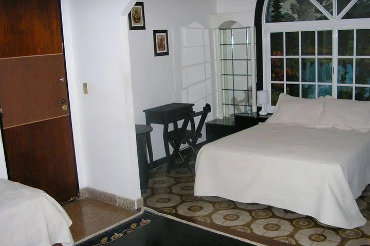 Room 2 of 19