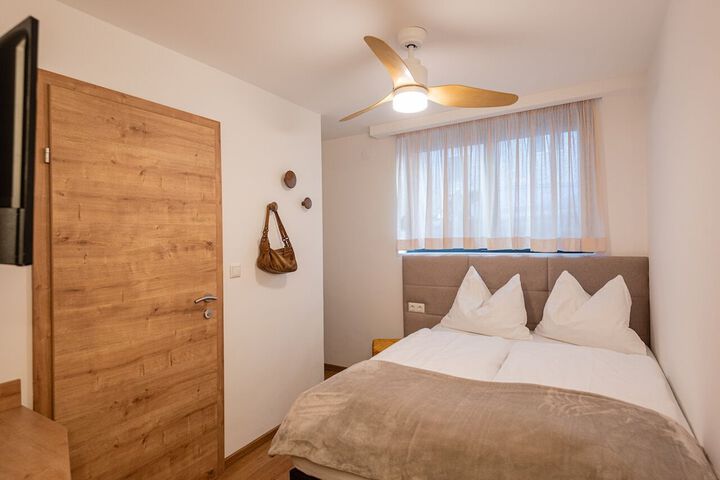 Room 3 of 49