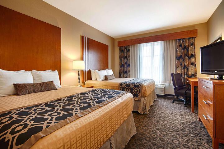 2 Queen Beds Microwave, Refrigerator WiFi Shower Only Full Breakfast (1 of 6)