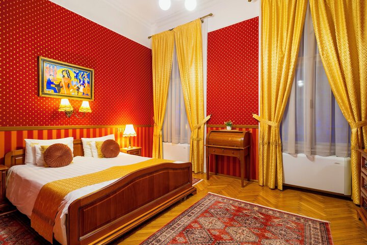 Room 43 of 83