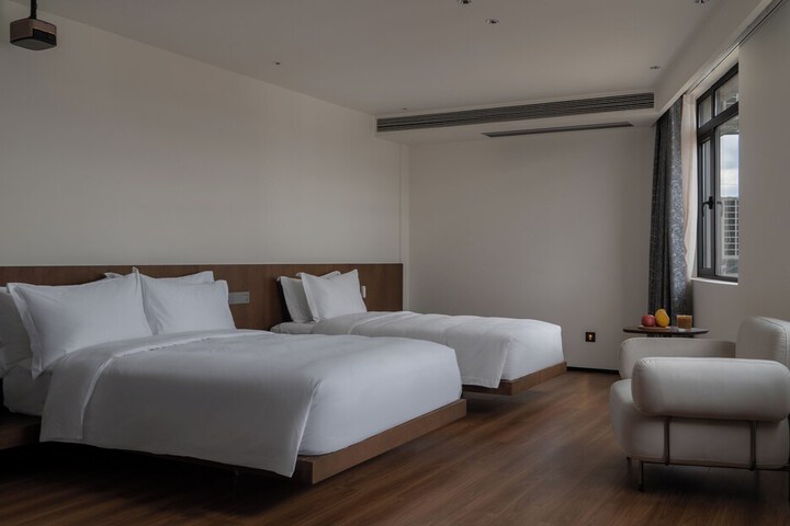 Room 46 of 86