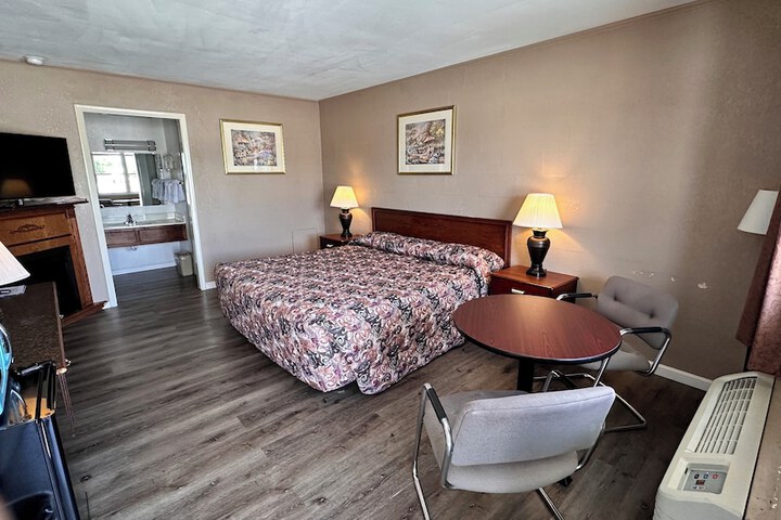 Room 10 of 21