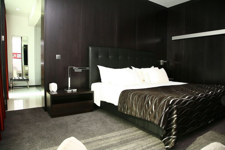 Room 6 of 53