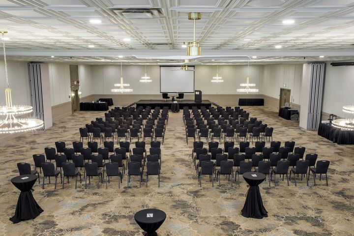 Ballroom/Hall 123 of 152