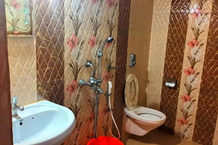 Room 7 of 14