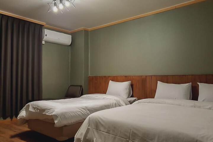 Room 10 of 21
