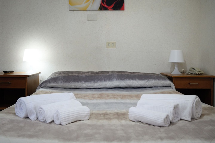 Room 33 of 80
