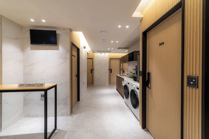 Ballroom/Hall 72 of 84