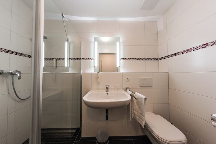 Room 10 of 17