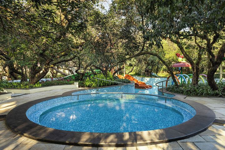 Hotel Pool