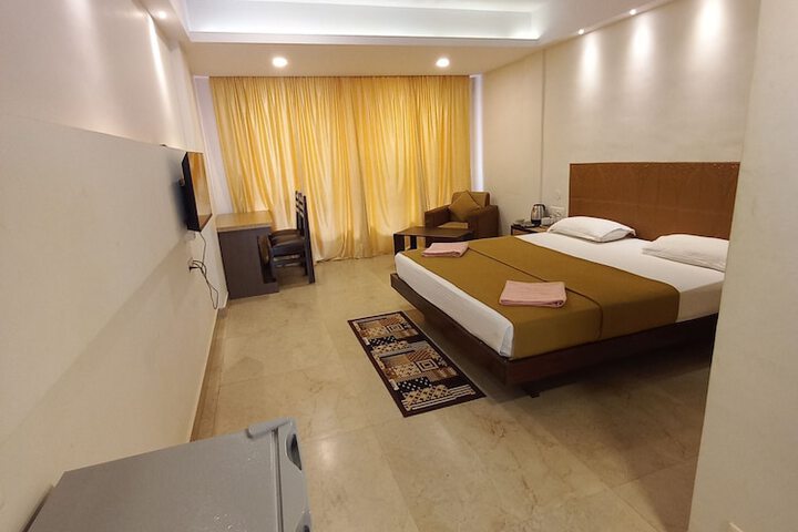 Room 2 of 9