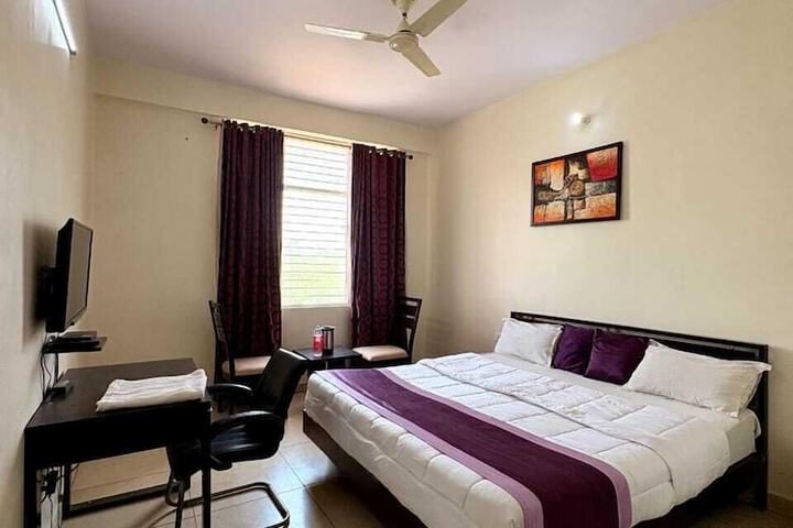 Room 4 of 10