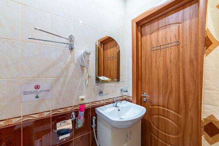 Room 30 of 176